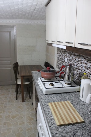 Family Quadruple Room, 2 Bedrooms | Private kitchen