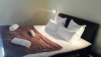 Deluxe Room (Family) | In-room safe, desk, iron/ironing board, free WiFi