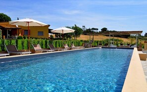 Piscine extérieure (ouverte en saison)