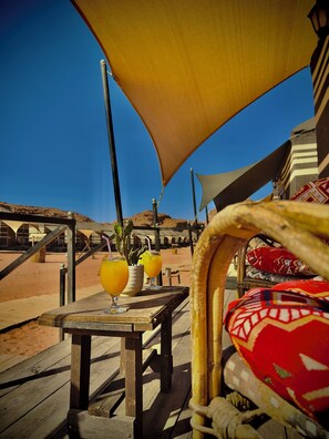 Roupas de cama premium, edredons de pluma, cortinas blackout