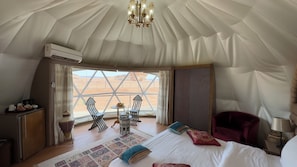 Premium bedding, down duvets, blackout curtains, soundproofing - Mazayen Rum Camp (Wadi Rum)