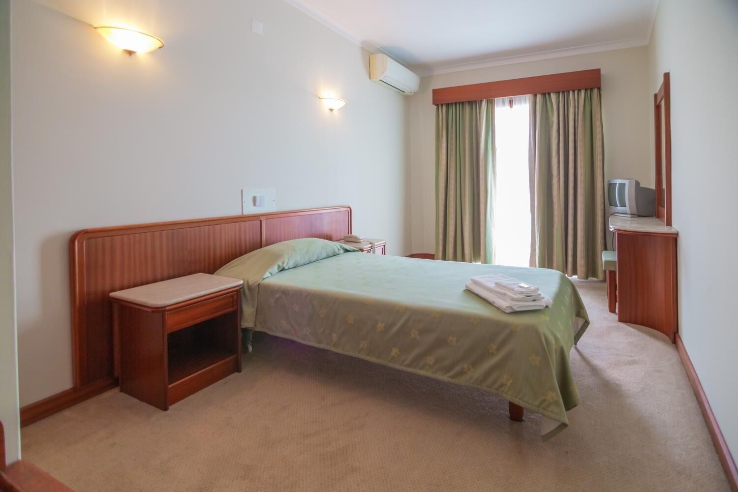 in-room safe, desk, rollaway beds, free wifi