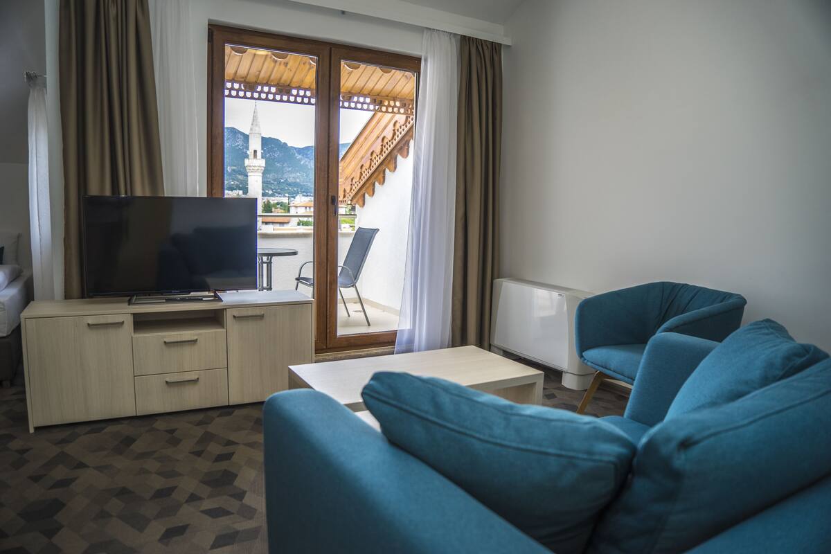 Suite, 2 soverom | Oppholdsrom | Flatskjerm-TV