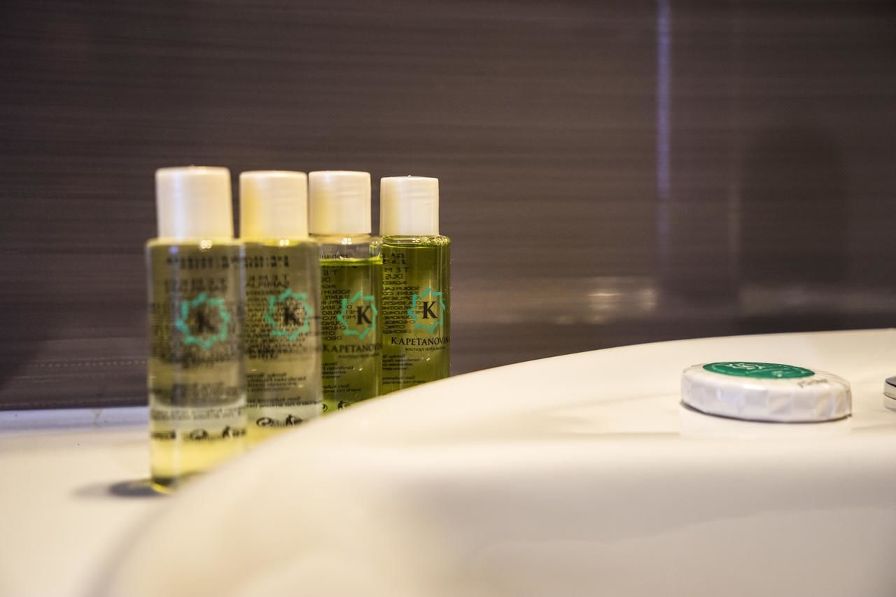 standard twin room | bathroom amenities | shower, free toiletries, hair dryer, slippers