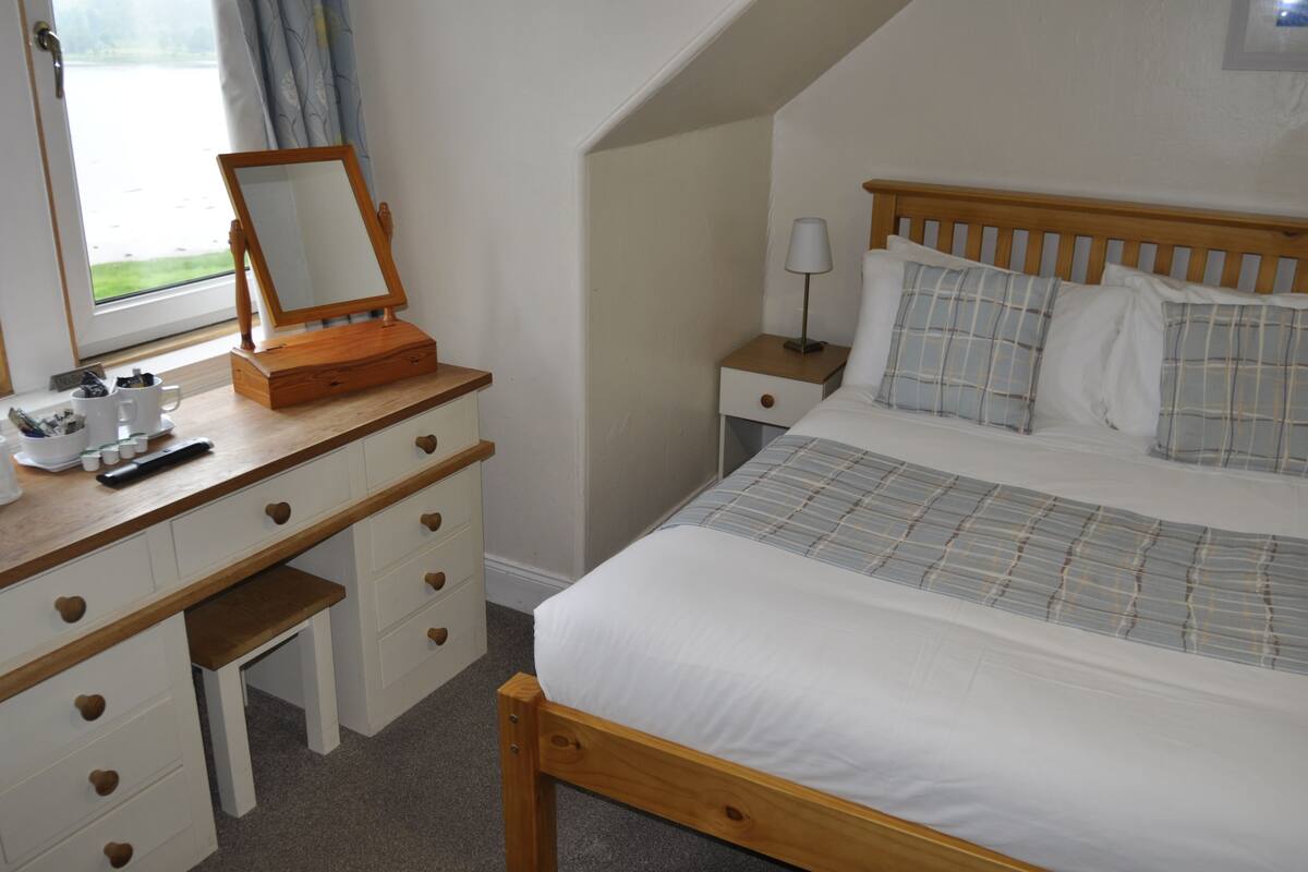 Standard Double Room, 1 Double Bed | Iron/ironing board (on request), WiFi (free), bed sheets