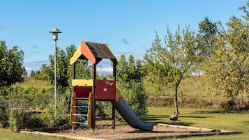 Children’s play area – outdoor