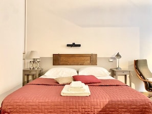 Ropa de cama de alta calidad y minibar 