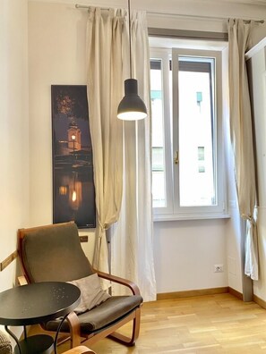 Habitación triple | Ropa de cama de alta calidad, edredón y minibar