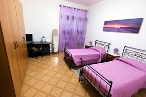 Family House, 3 Bedrooms, Terrace | 1 bedroom, desk, iron/ironing board, free WiFi - B&B Casa Anna Maria (Porto Sant'Elpidio)