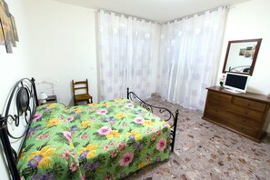 家庭独立别墅, 3 间卧室, 露台 | 1 多间卧室、办公桌、熨斗/熨衣板、免费 WiFi