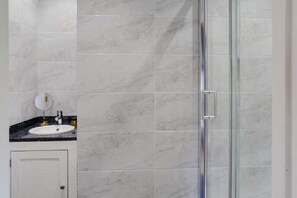 Room, Non Smoking | Bathroom