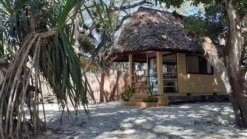 Standard Double or Twin Room, Beach View | Bed sheets