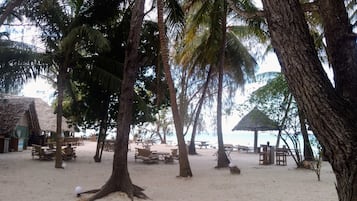 Standard Double or Twin Room, Beach View | Bed sheets