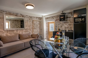 Deluxe Duplex | Private kitchen | Fridge, microwave, stovetop, electric kettle - Boutique apartments Balturio - Adults Only (Kastela)