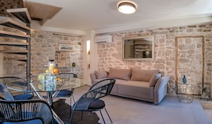 Deluxe Duplex | Living area | Flat-screen TV - Boutique apartments Balturio - Adults Only (Kastela)
