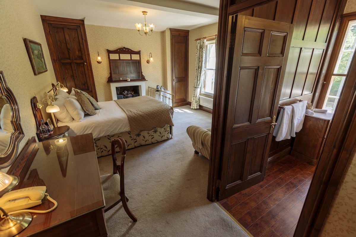 Deluxe Room (King)