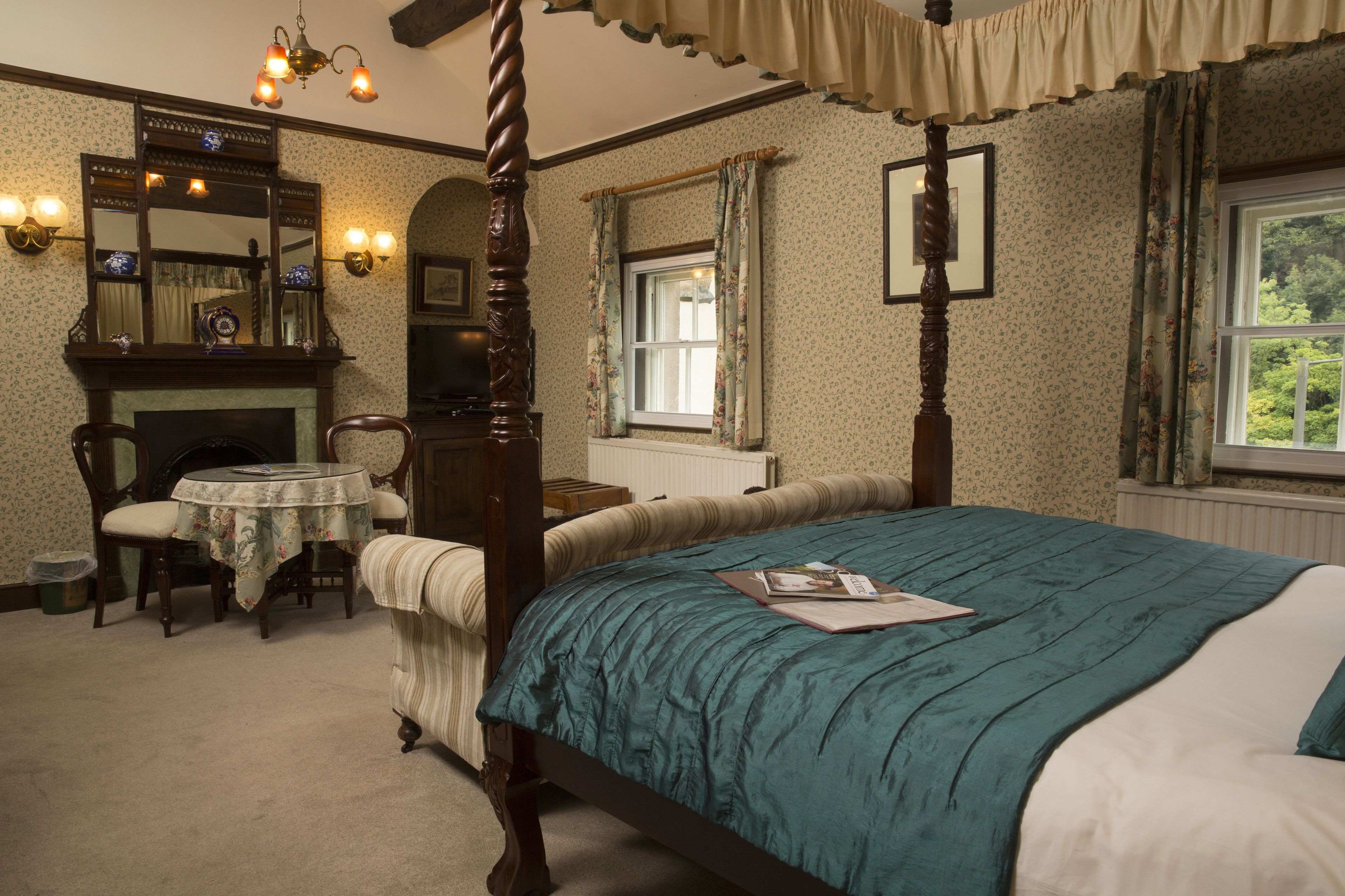 deluxe double room | hypo-allergenic bedding, iron/ironing board, free wifi, bed sheets