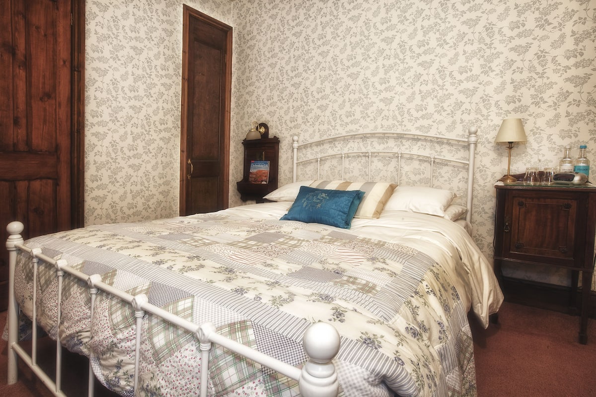 Kamar Double | Seprai antialergi, setrika/meja setrika, Wi-Fi gratis, dan seprai linen