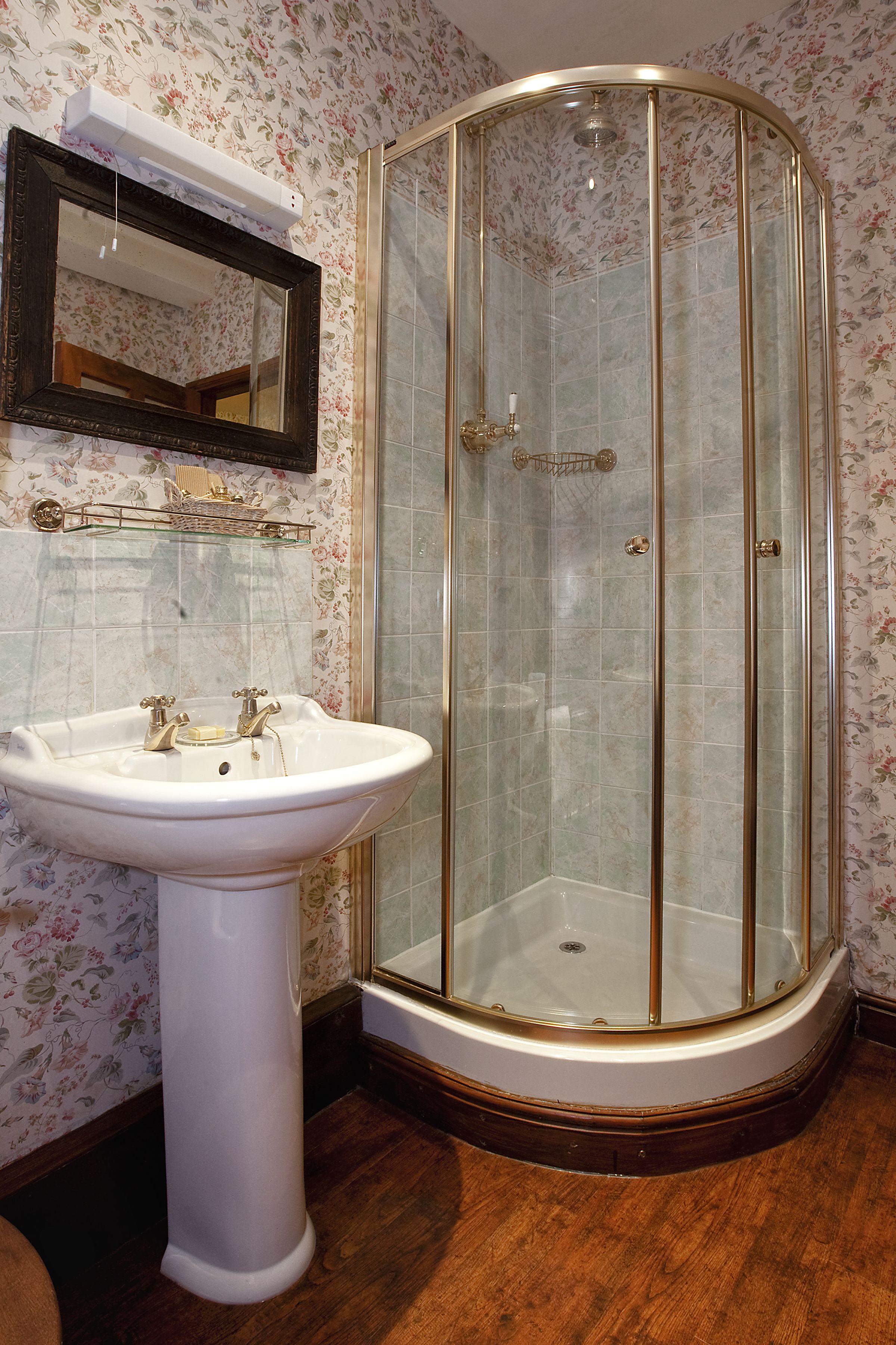 deluxe room (king) | bathroom | shower, free toiletries, hair dryer, bathrobes