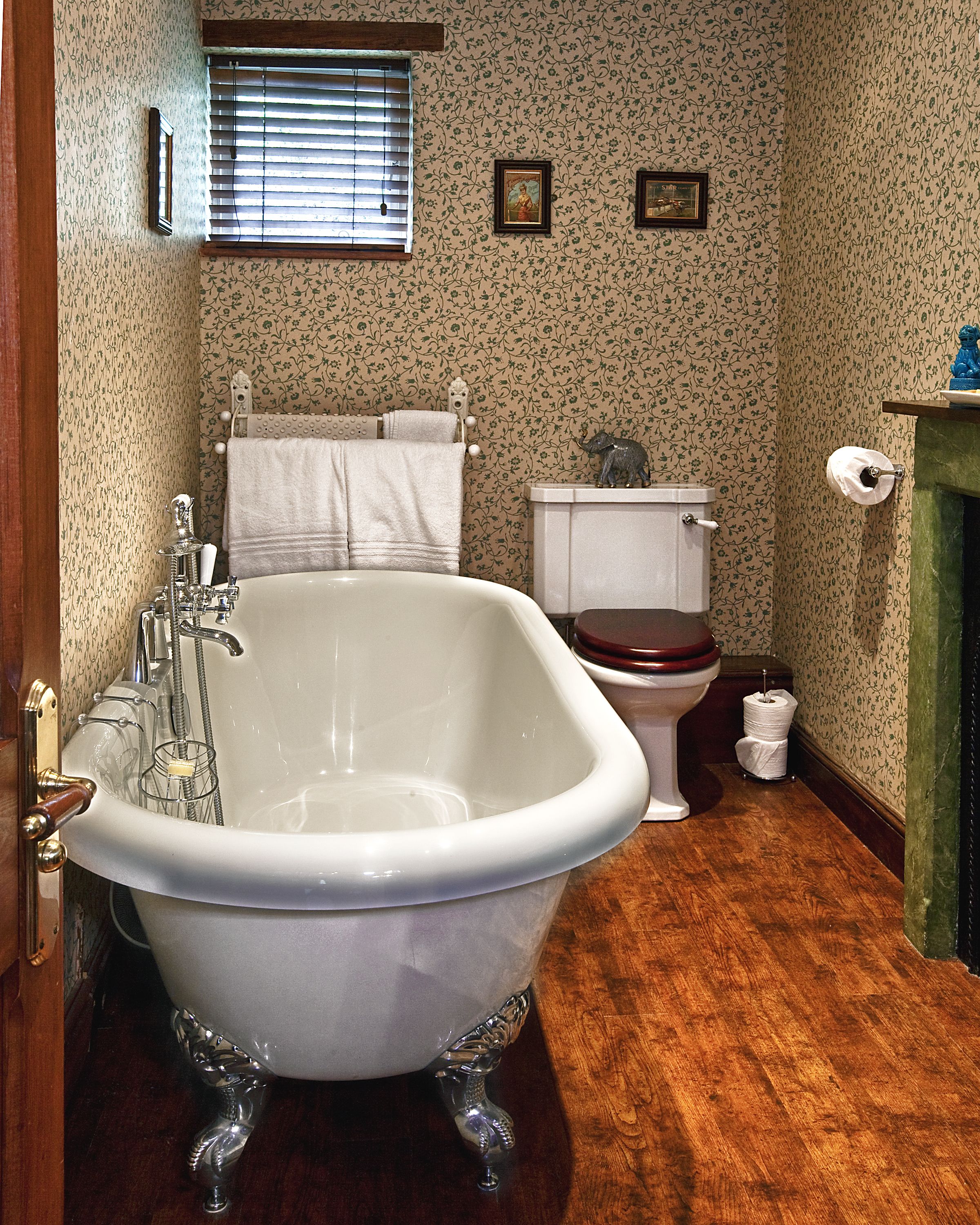 deluxe double room | bathroom | shower, free toiletries, hair dryer, bathrobes