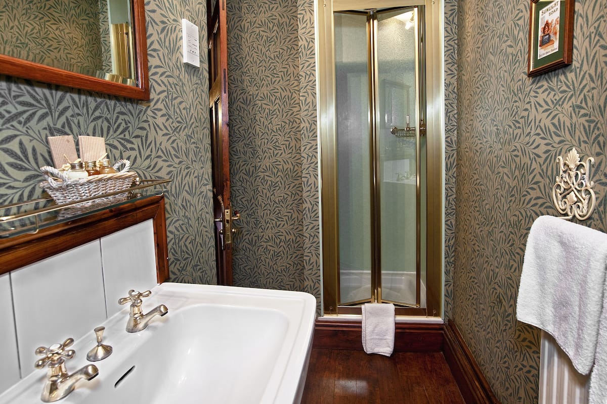 deluxe double room (with shower) | bathroom | shower, free toiletries, hair dryer, bathrobes