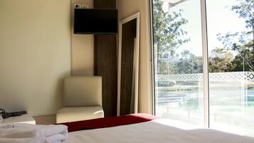 Sengetøy av topp kvalitet, safe på rommet og strykejern/-brett