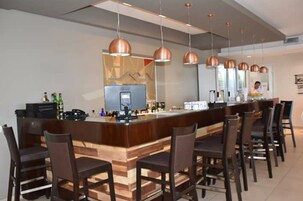 Café da manhã, almoço e jantar; culinária argentina