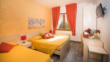 Dreibettzimmer | Schreibtisch, kostenloses WLAN