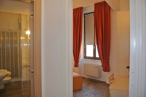 Skrivebord og wi-fi (inkludert)