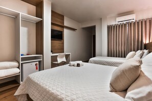 Habitación Deluxe doble | Ropa de cama de alta calidad, minibar, escritorio y cortinas opacas