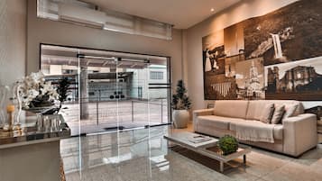 Coin salon dans le hall