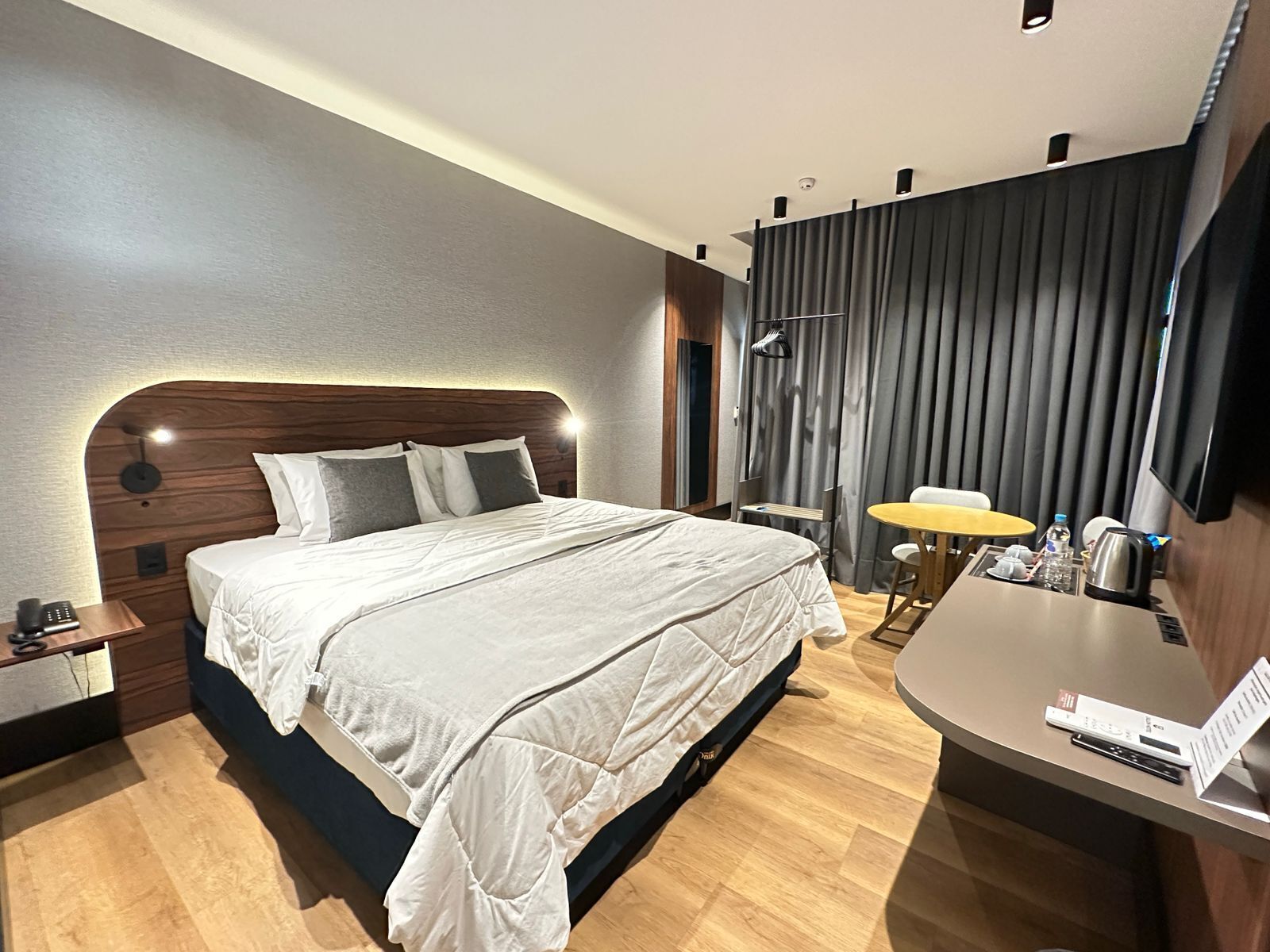 Premium bedding, minibar, desk, blackout drapes