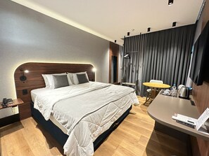 Literie de qualité supérieure, minibar, bureau, rideaux occultants