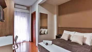 Habitació doble Deluxe | Roba de llit d'alta qualitat, minibar, escriptori i cortines opaques