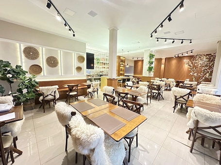 Restaurant. Zallon Hotel Executivo