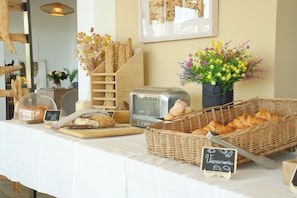 Dagelijks ontbijtbuffet (EUR 18 per persoon)