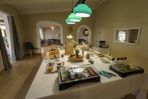 Daily buffet breakfast (EUR 18 per person)