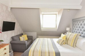 Free cribs/infant beds, rollaway beds, free WiFi - Hollies Guest House (York)