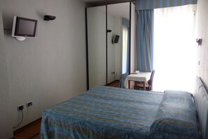 1 bedroom, pillow-top beds, desk, blackout curtains
