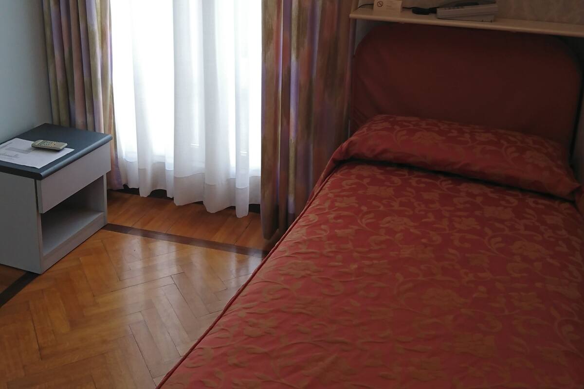 1 bedroom, pillow-top beds, desk, blackout curtains