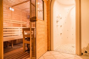 Sauna, hot tub, steam room, body treatments, 1 treatment room, massages - Sporthotel St. Michael (Malles Venosta)