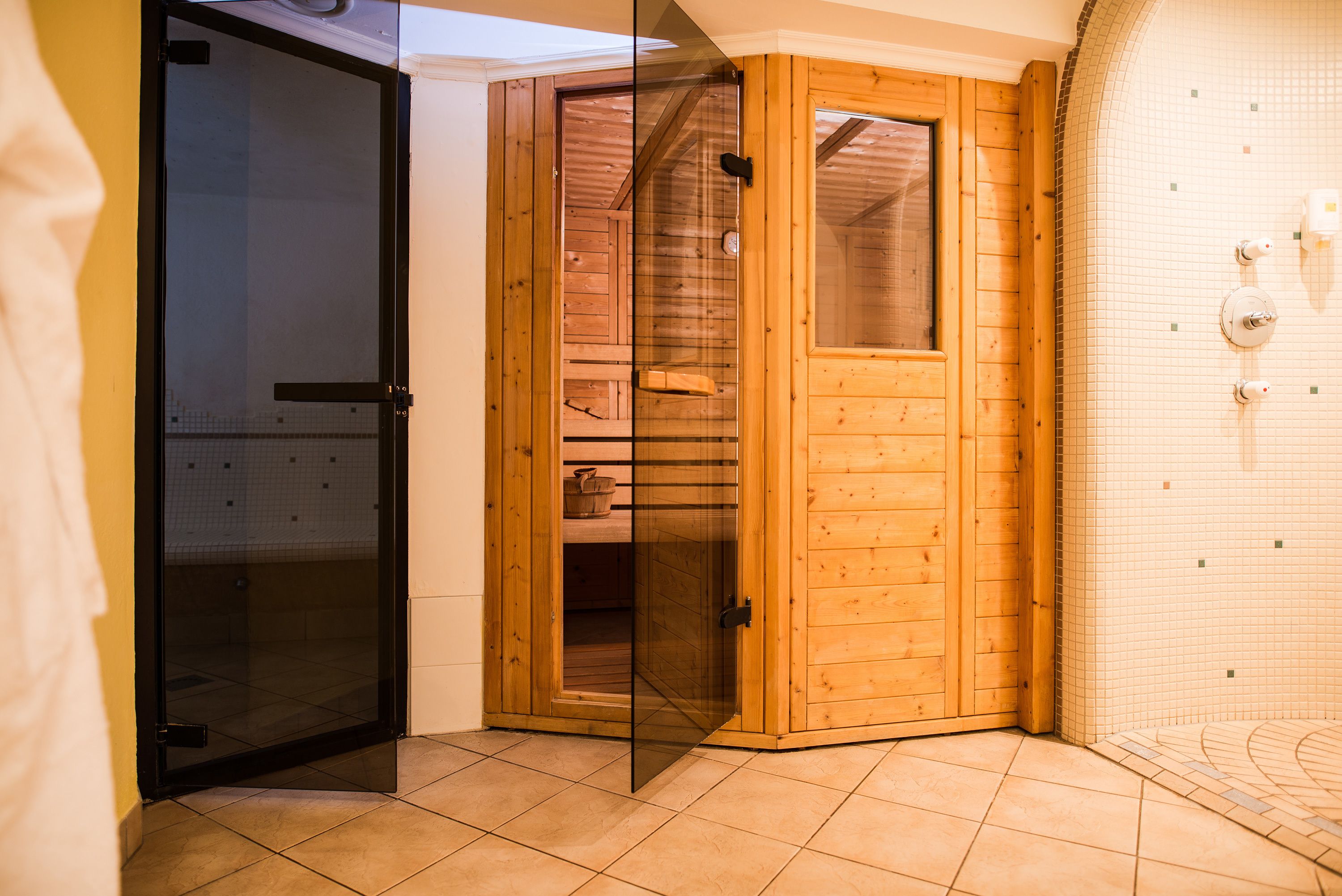 sauna, hot tub, steam room, body treatments, 1 treatment room, massages