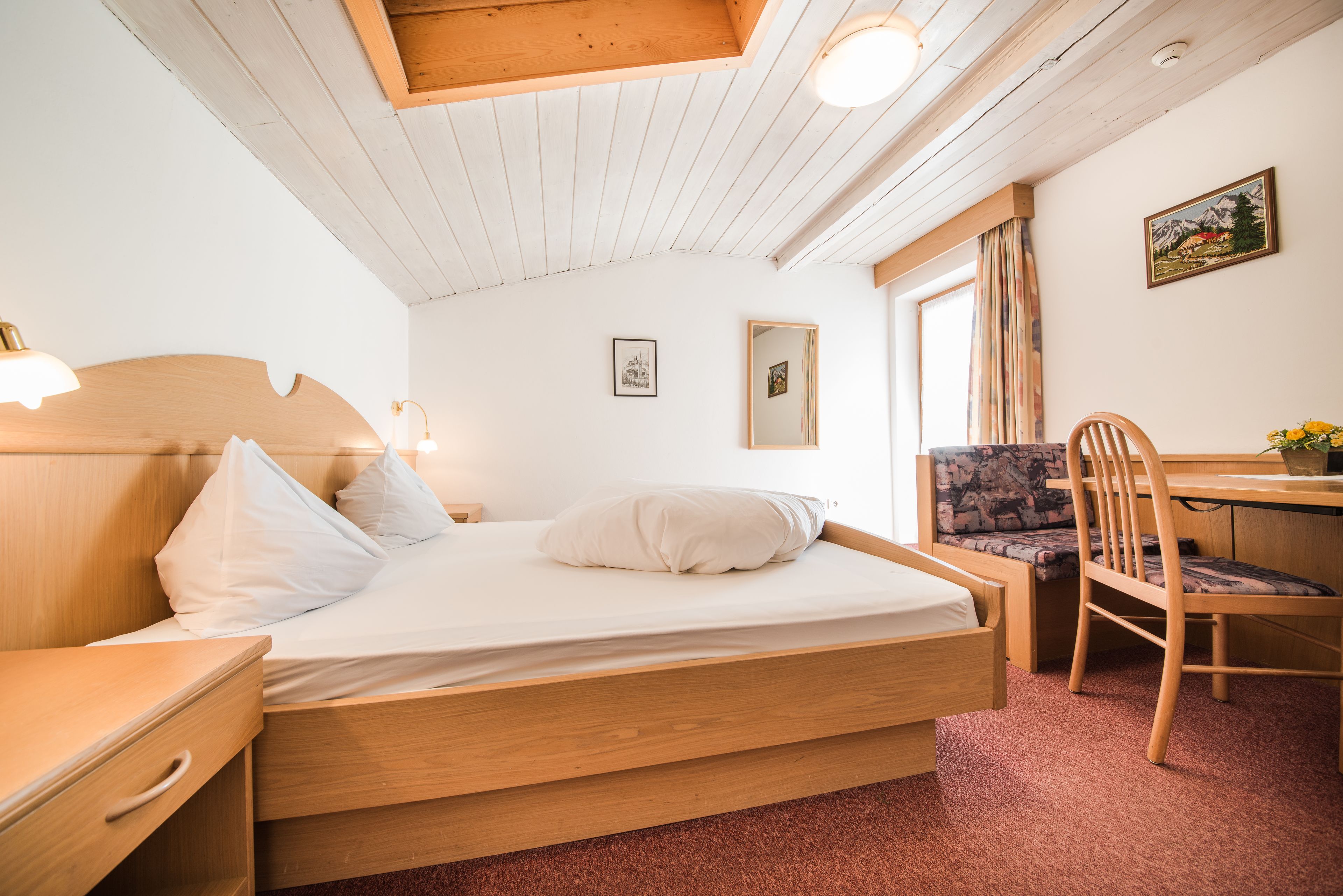 standard double room | premium bedding, down duvets, in-room safe, desk