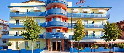 Fachada de la propiedad