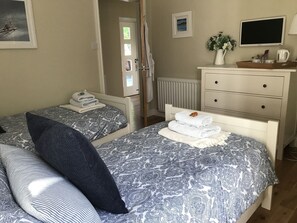 Premium bedding, iron/ironing board, free WiFi, bed sheets - South Craighall Bed & Breakfast (Glasgow)