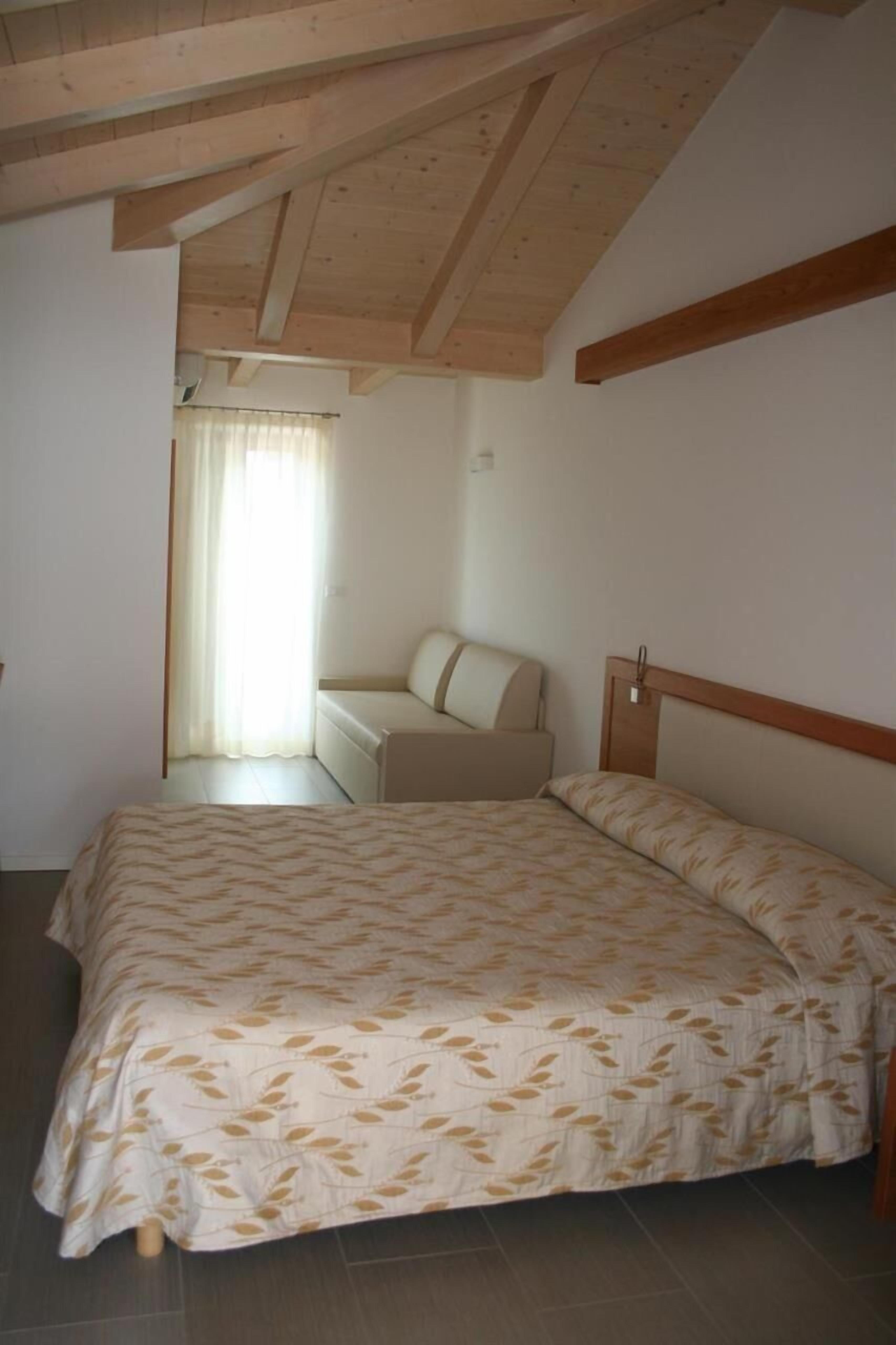 Una scrivania, insonorizzazione, Wi-Fi gratuito