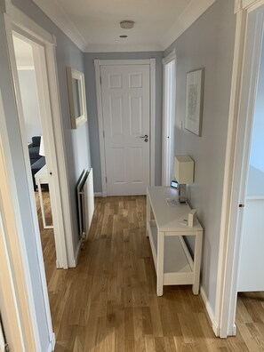 Hallway - Serviced Apartments East Kilbride (Glasgow)