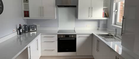 Superior Apartment, 2 Bedrooms (Apartment 1) | Private kitchen | Fridge, microwave, oven, stovetop