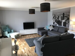 Superior Apartment, 2 Bedrooms (Apartment 5) | 2 bedrooms, individually furnished, iron/ironing board, free WiFi - Serviced Apartments East Kilbride (Glasgow)