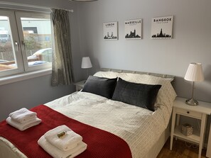 Superior-huoneisto, 2 makuuhuonetta (Apartment 1) | 2 makuuhuonetta, yksilöllisesti kalustettu, silitysrauta/-lauta